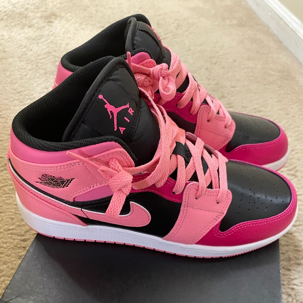 Jordan 1 Mid (GS) Coral Chalk Pinksicle